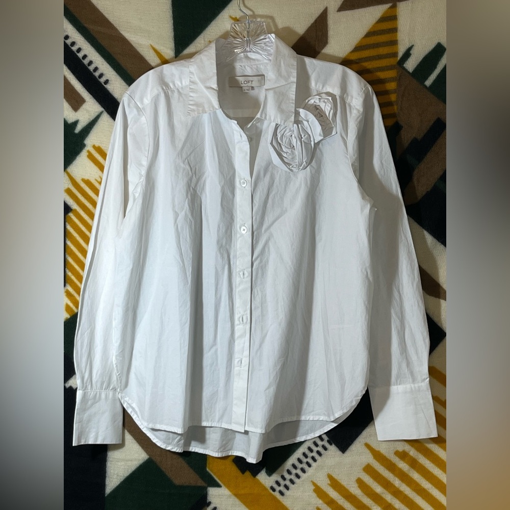 LOFT White Cotton Collared Button Front Blouse Rosette Size Medium Career Office